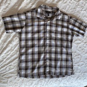 Van Heusen, plaid button down short sleeve shirt